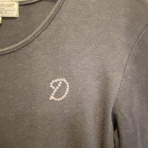 CAROLYN TAYLOR -- Black Top, 3/4 Sleeves, Faux Diamond (Rhinestone) Monogram "D" - Picture 12 of 15
